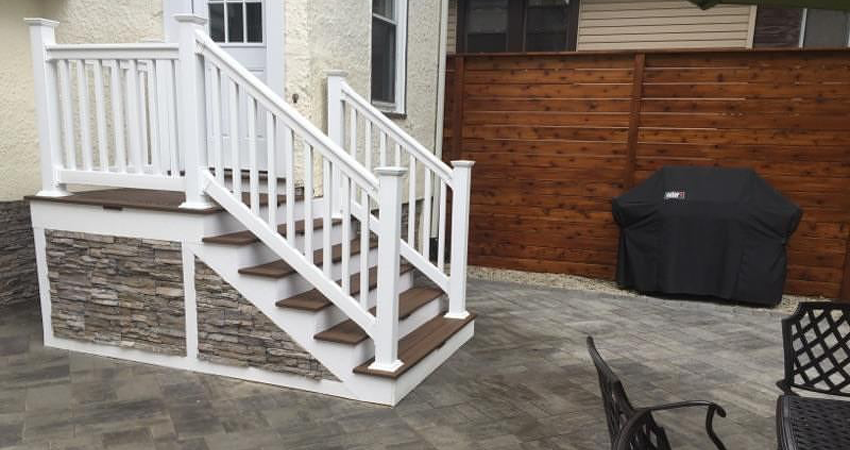 Composite Steps with Railing 1